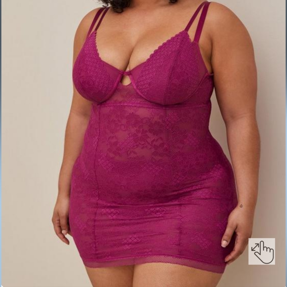 NWT~Torrid Lingerie Strappy Underwire Chemise Lace Fuschia